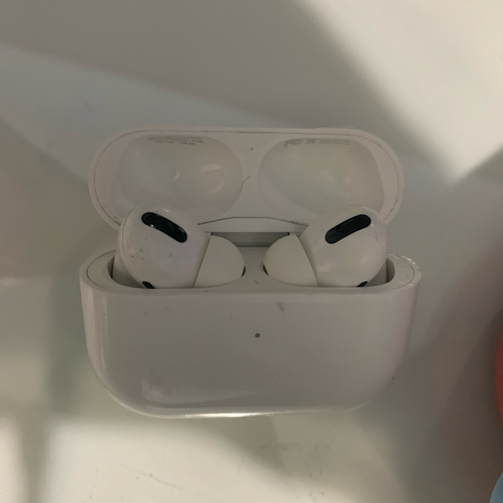 Airpod Pro - Picture 2 of 4